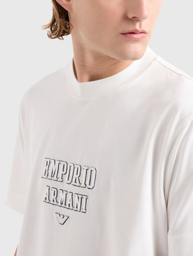 T-shirt in beige with logo embroidery - 5