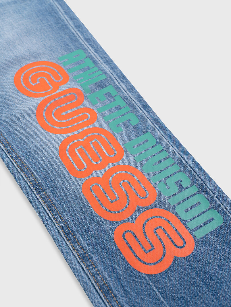 Contrast logo print jeans - 3
