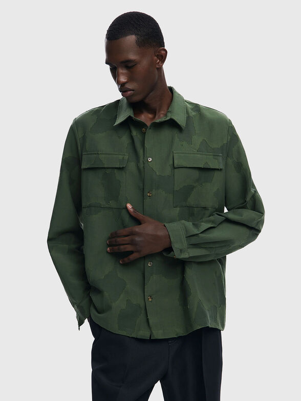 Πουκάμισο με στάμπα καμουφλάζ - 1