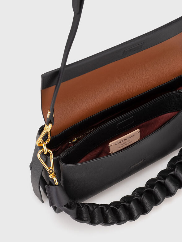 Leather bag with accent handle - 6