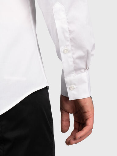 White cotton shirt with accent collar - 5