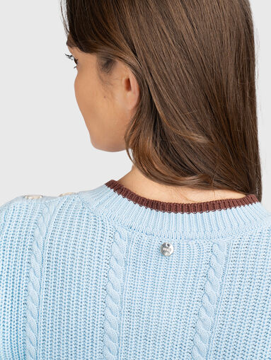 Sweater with contrasting edges - 4