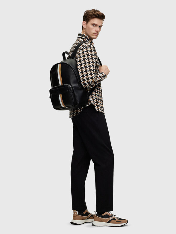 Backpack with contrasting stripes - 6