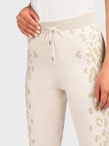 Sports pants with elastic cuffs and animal print - 4