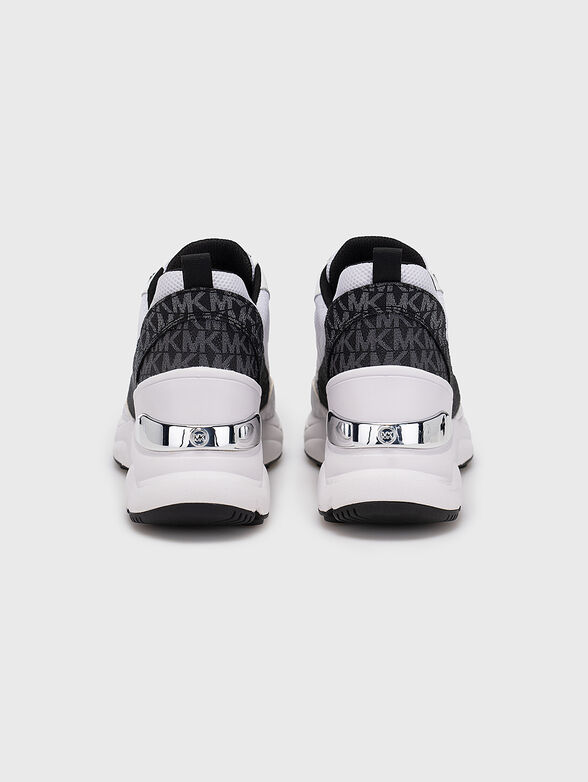 MICKEY Trainer on platform - 4