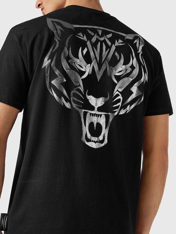 Contrast logo print T-shirt in black - 4