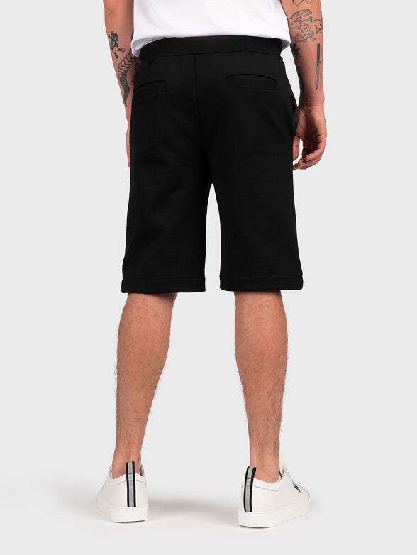 Shorts with metal logo patch - 2