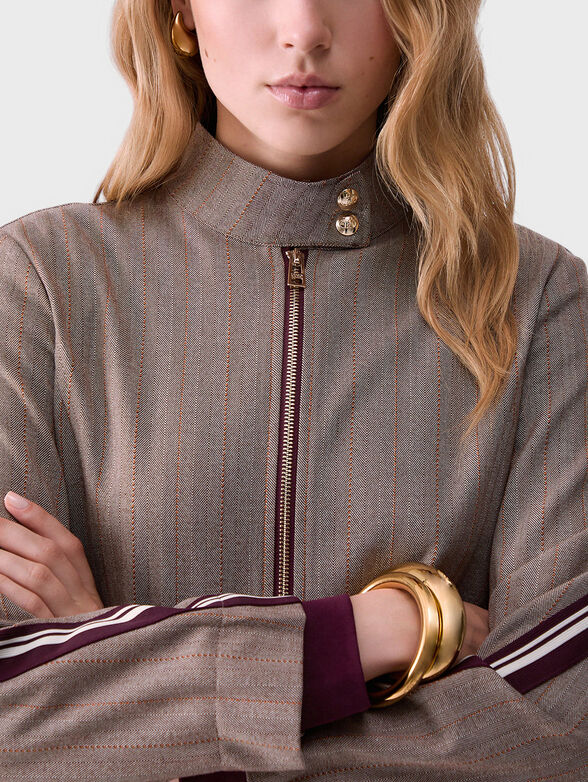 Jacket with zip closure - 4