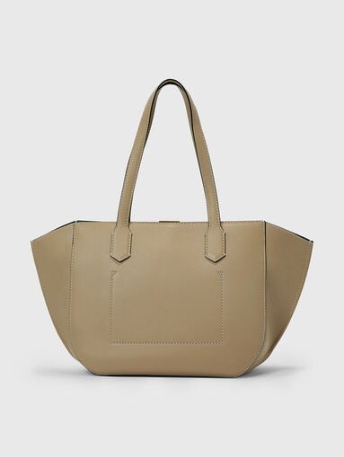 Leather bag with golden logo detail - 3