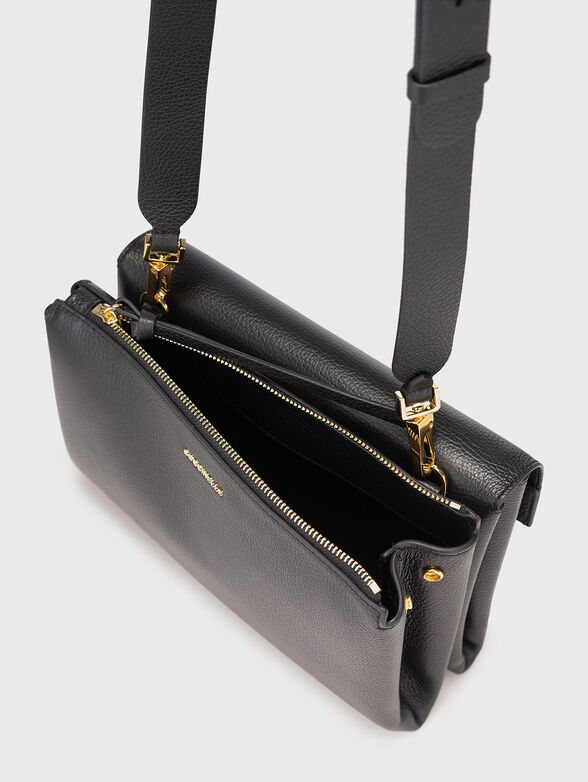 Leather bag with embossed texture - 5