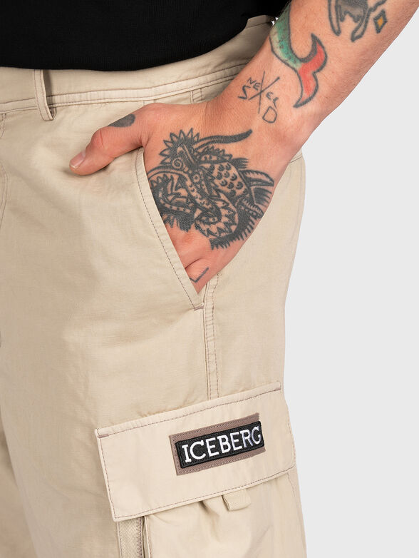 Begie shorts with logo accent pocket - 3