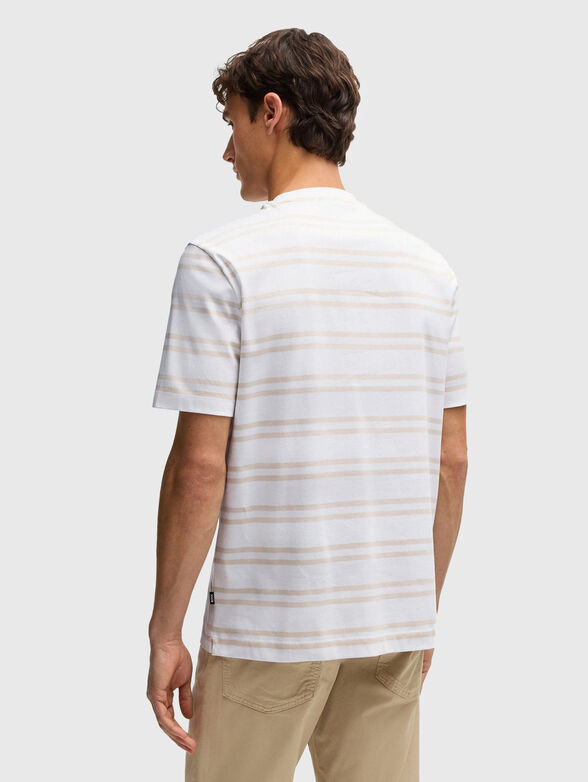 White T-shirt with oval neckline - 3