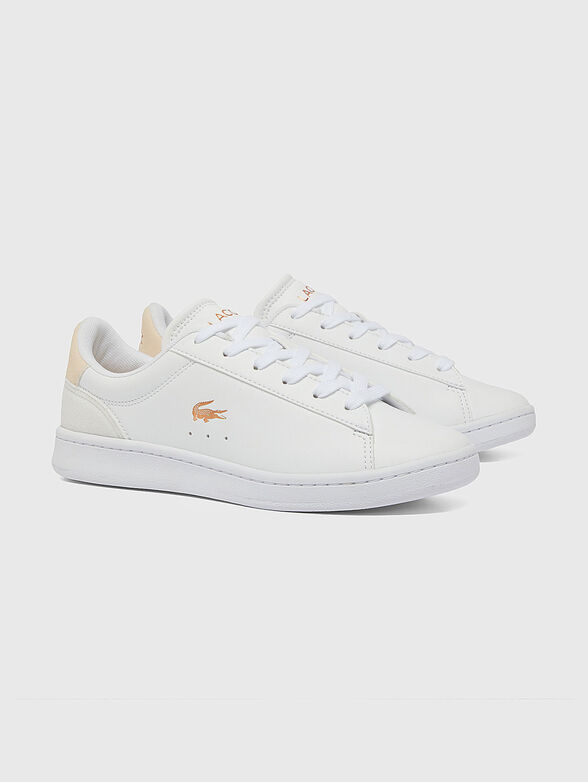 Sports shoes with contrasting details - 2