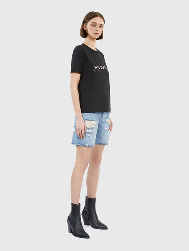 Black T-shirt with contrasting print - 4