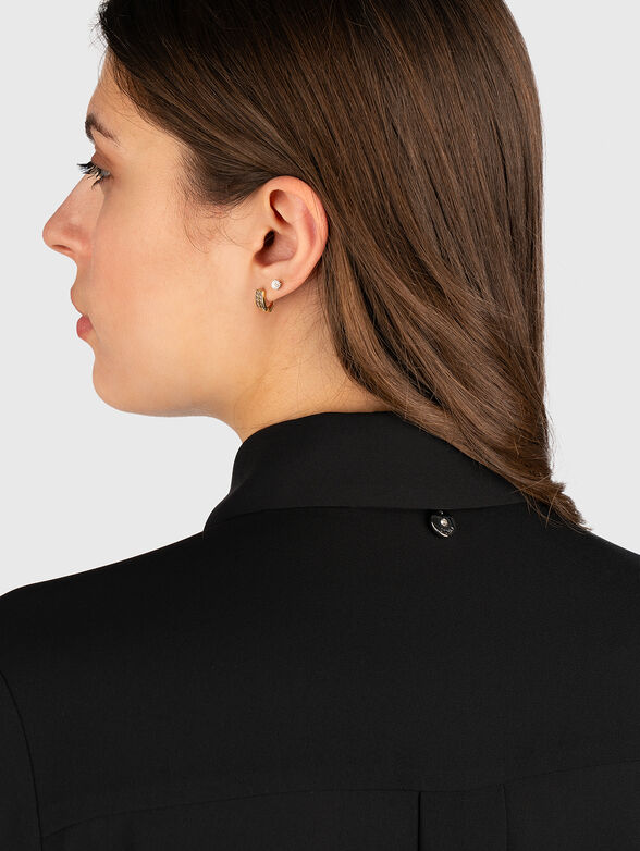 Shirt with accent buttons - 5