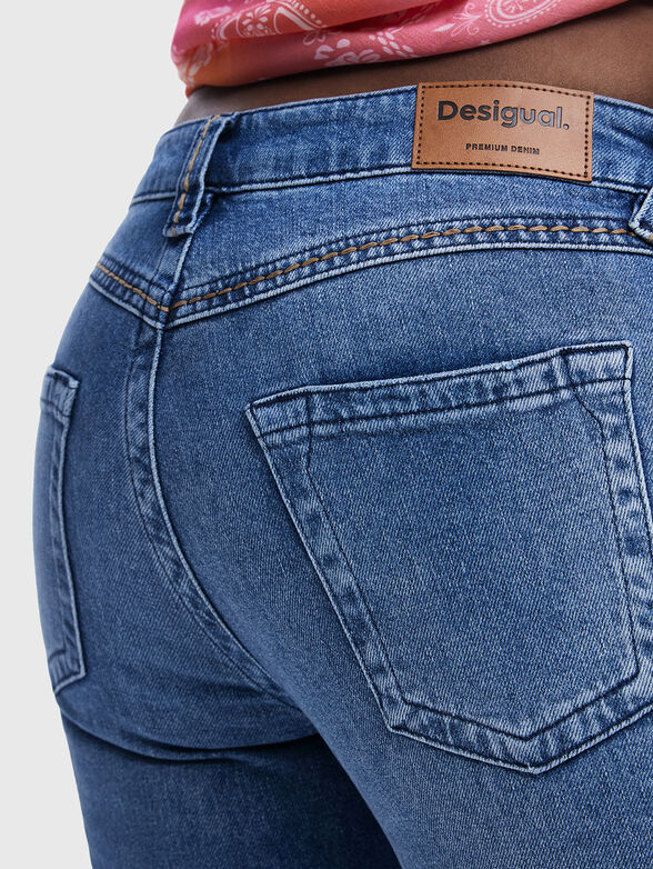 Flared jeans with twisted seam - 3