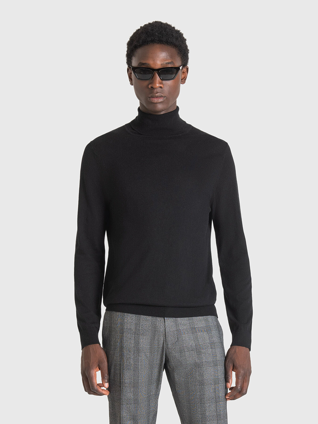 High neck black sweater brand ANTONY MORATO Globalbrandsstore en