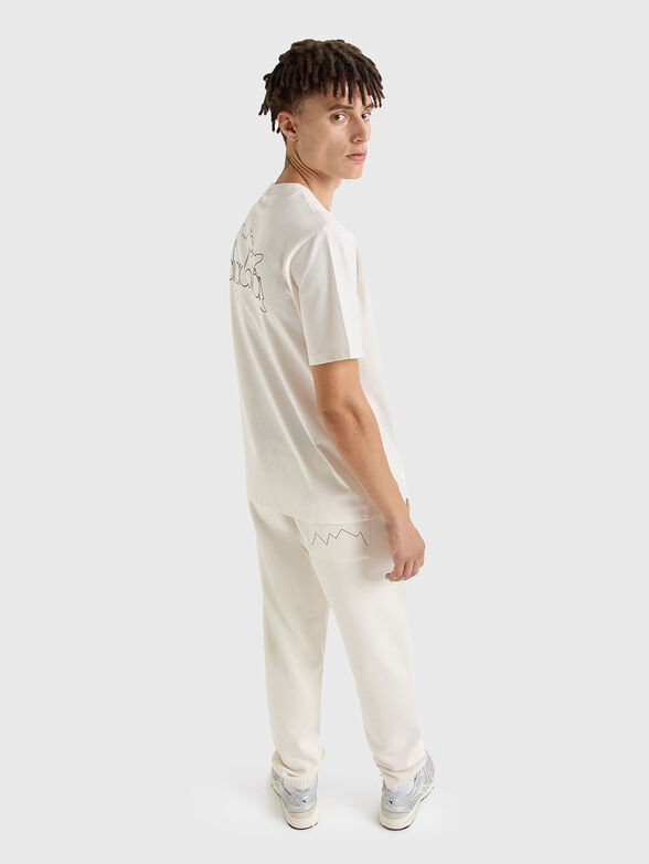 Unisex T-shirt with an accent logo print - 4