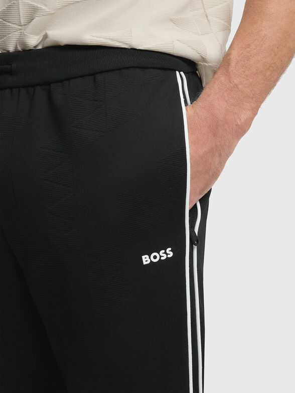 Sports trousers with jacquard patterns - 3