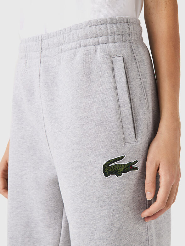 Sports trousers with accent logo  - 4