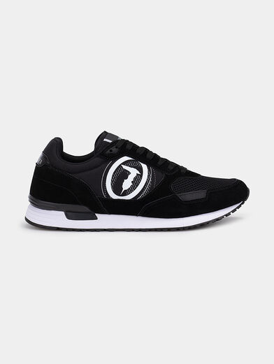 Sports shoes with logo - 1