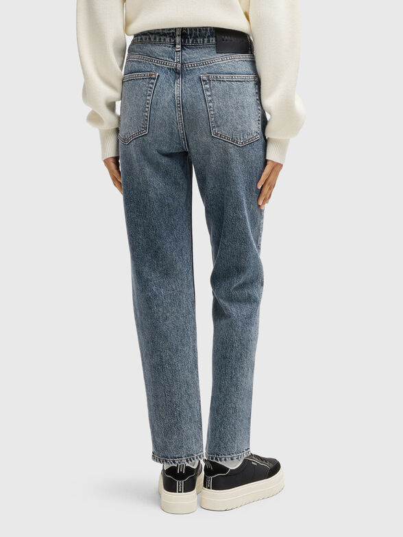High-waisted jeans - 1