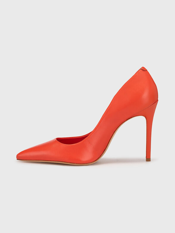 Heeled shoes in beige color - 4