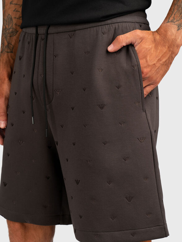 Sports shorts with logo embroidery - 3