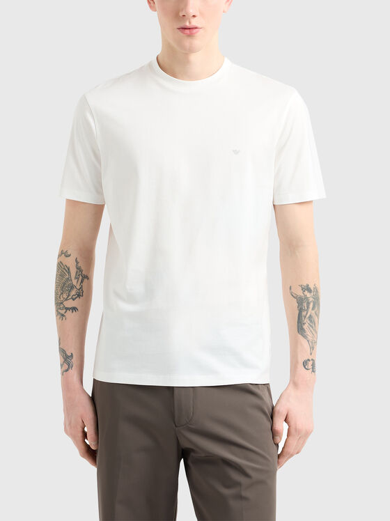 Бяла памучна тениска с лого детайл - 1