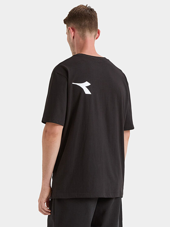 Черна памучна тениска с лого принт - 2