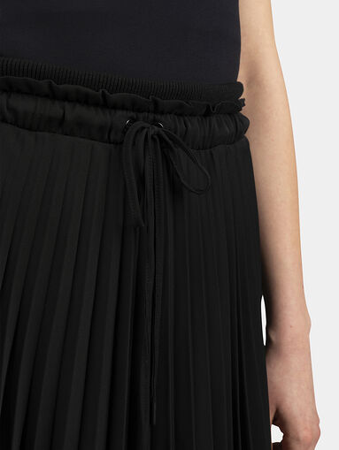 Black skirt with pleat - 5