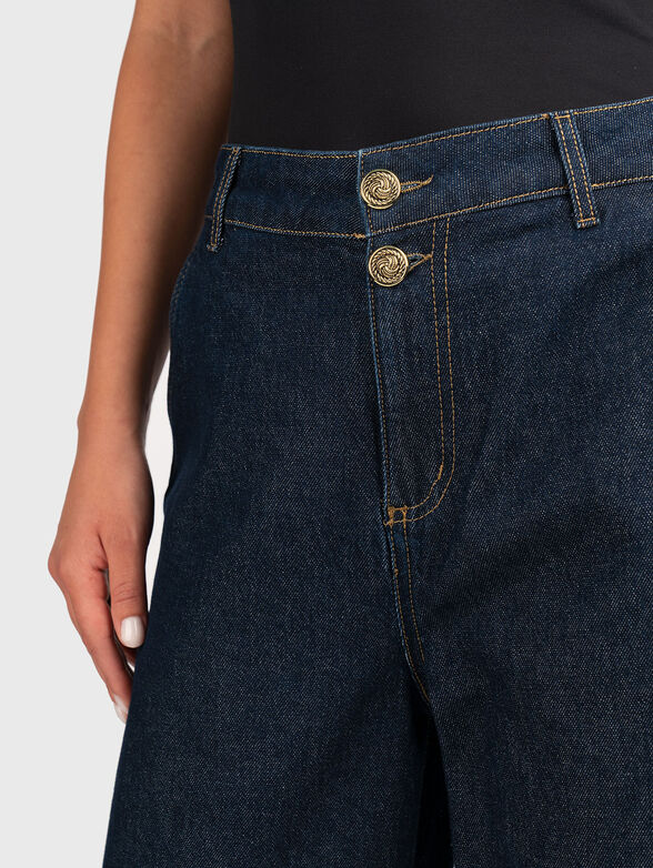 High waisted jeans with logo detail - 4