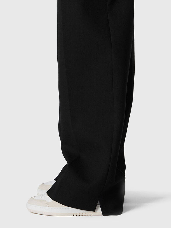 Sports shoes with embroidery  - 2