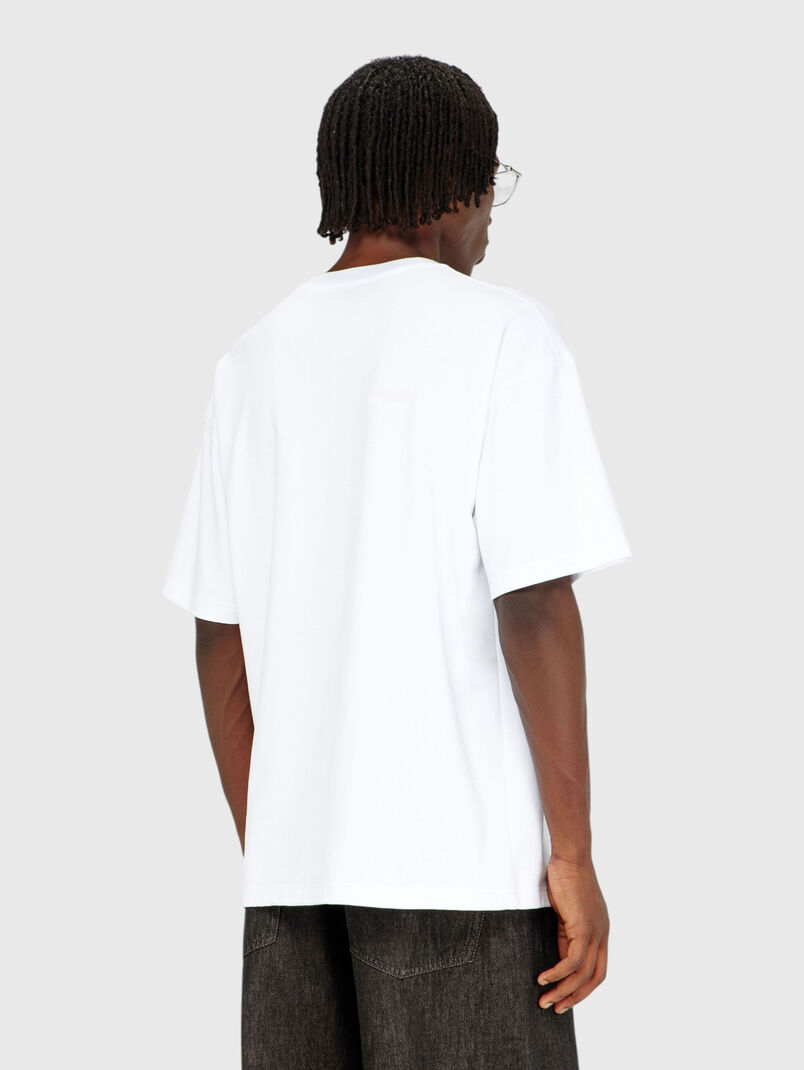T-shirt with an oval neckline - 3