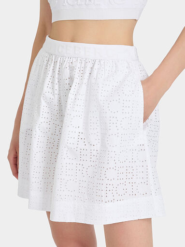 Black shorts with embroidered Sangallo effect  - 3