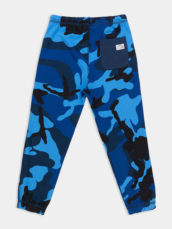 Sports pants with camouflage print - 2
