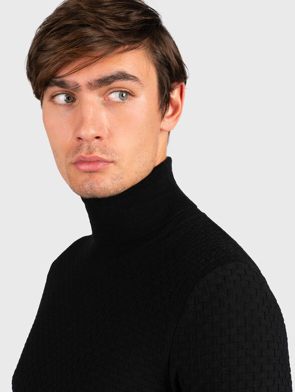 Merino wool turtle neck sweater - 4