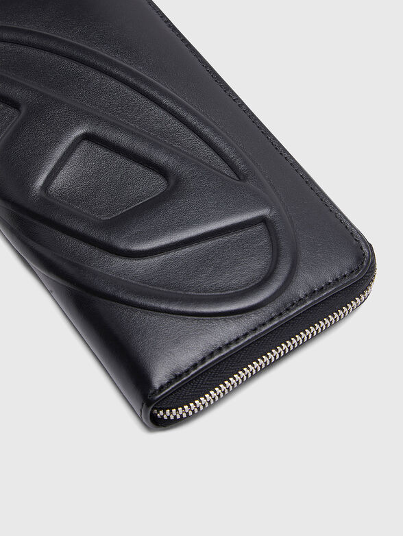 Wallet with embossed logo - 3