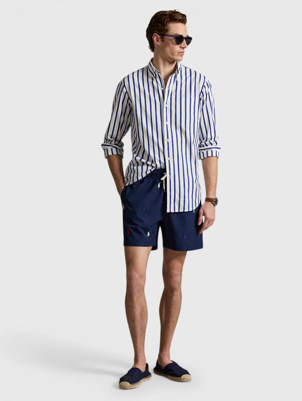 Beach shorts with colorful embroidered logo - 4