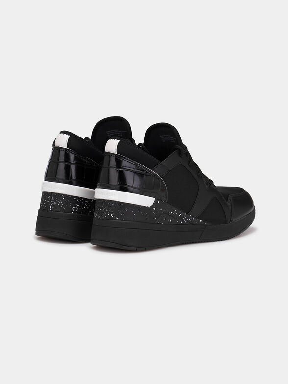 LIV Trainers on platform - 3
