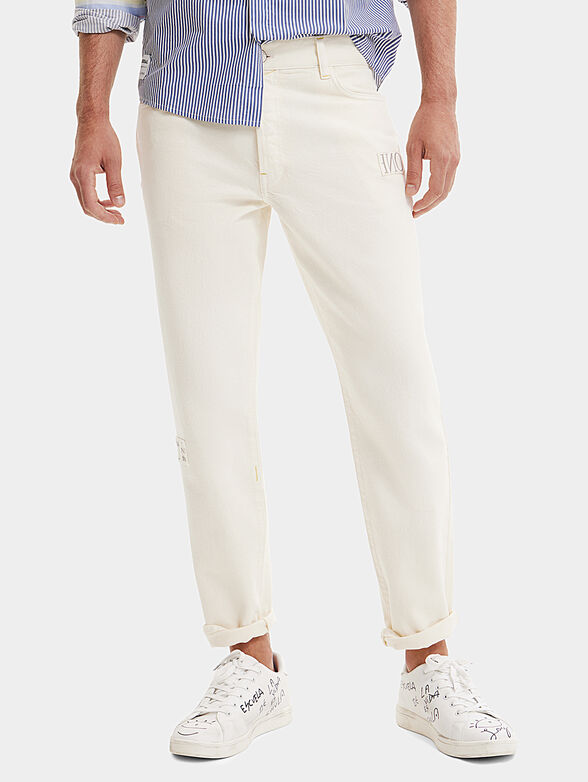 White jeans with contrasting embroidery - 0
