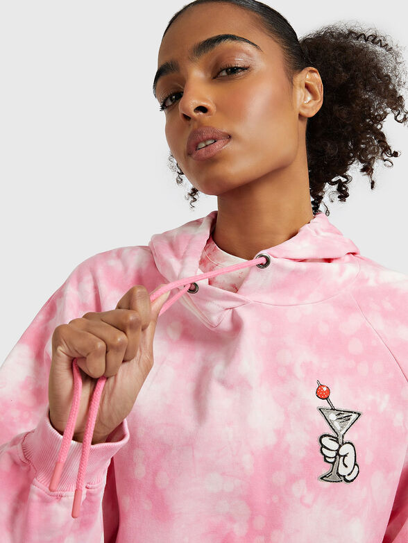 Pink sweatshirt with an accent print - 4