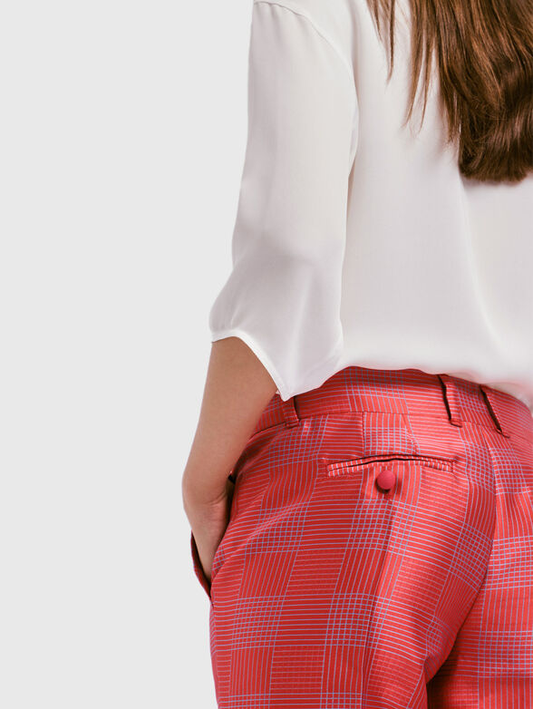 Slim trousers with a print - 5