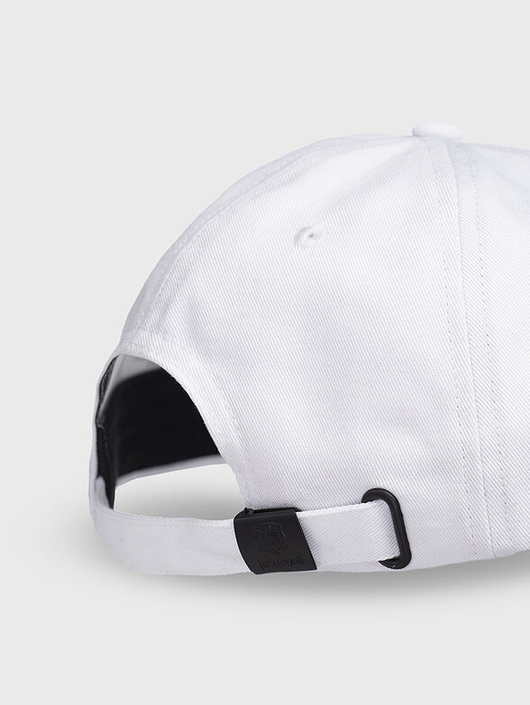 Baseball cap with embossed patch - 3