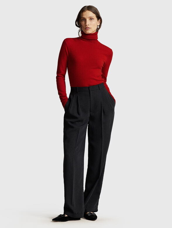 High neck cashmere sweater in red  - 2