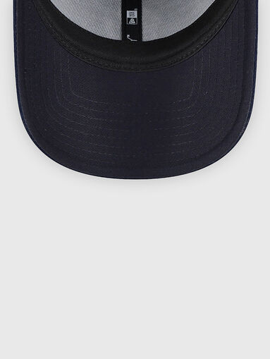 Dark blue hat with visor and contrasting logo - 4
