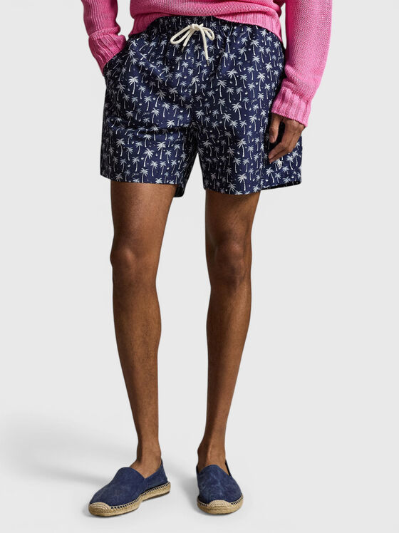 Плажни шорти с контрастен принт - 1