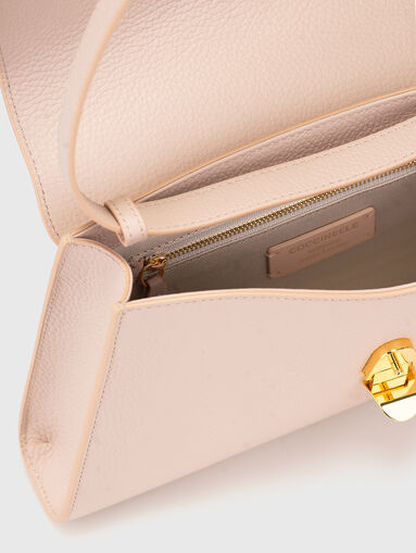 Leather shoulder bag with adjustable handle - 5