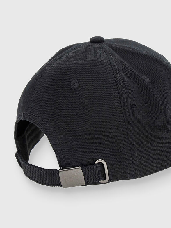 Baseball cap with contrast embroidery - 3