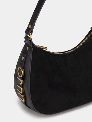 Hobo bag in black color with suede texture - 4